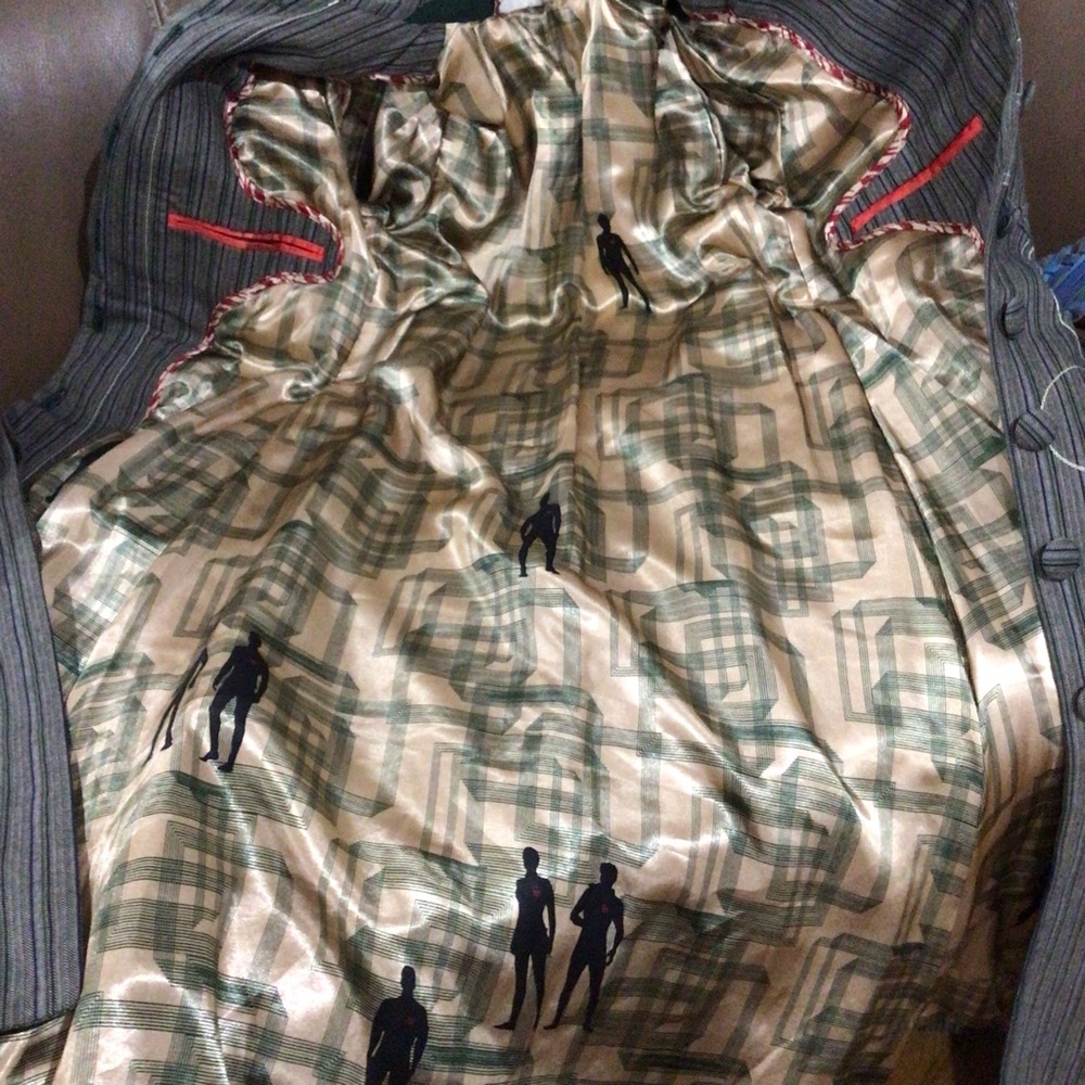 Real Runway Coat - Picture 12 of 16